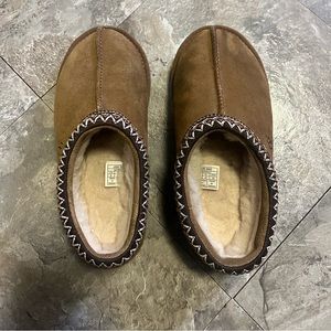 Ugg Tasman slipper size 6